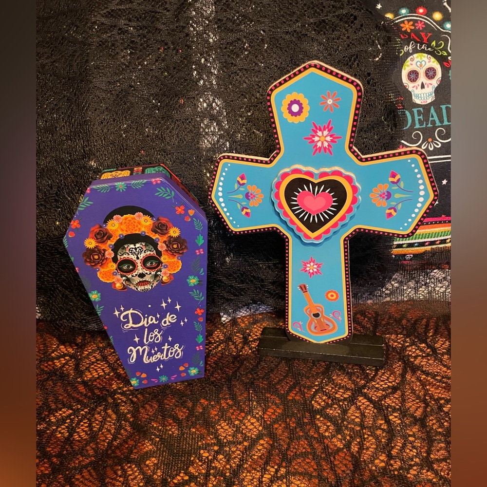 NWT Wooden/Paper Day of the Dead/Dia de los Muertos Decor Cross/Coffins